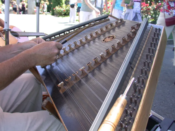 Dulcimer De Martelos